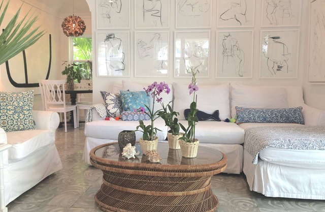 Bamboo House: Charming Private Tropical Oasis in the Heart of the Village.
