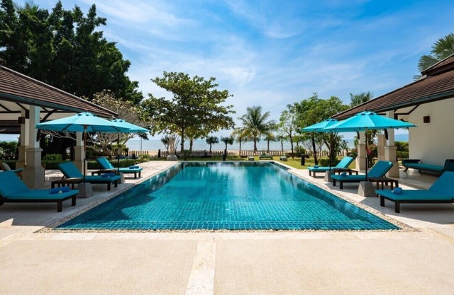 Ban Laem Set-Beachfront-4 Bedrooms