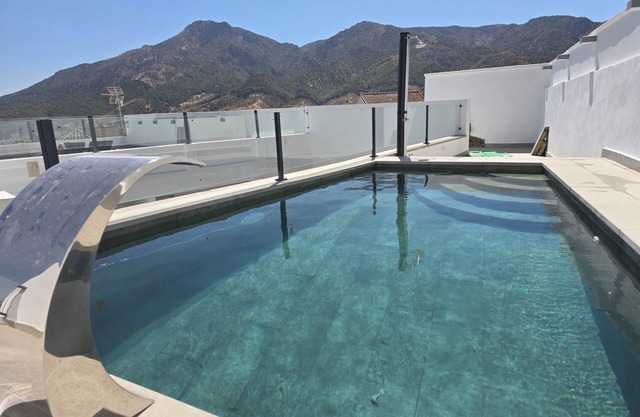BANDERAS & SPA ESTUDIO HIDROMASSAGE VERA (CAMINITO DEL REY/MASSAGE ON REQUEST)