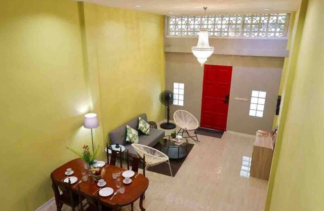 Neu renovierte gesamte Etage, kostenlose Abholung * nr BTS