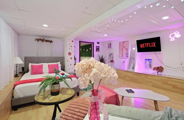 Barbiecore Dream Pad in Sacramento!