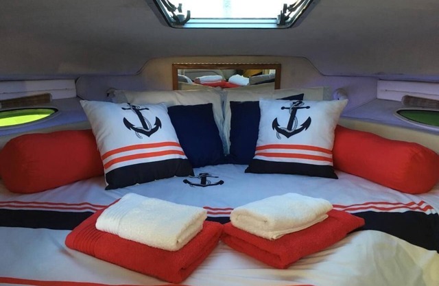 Barco Hotel - Schlafboot