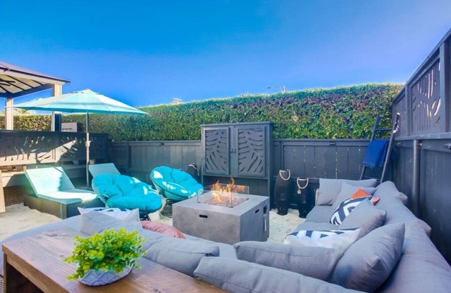 Barefoot 101 * One Block to Beach * 2 Bed 1 Bath