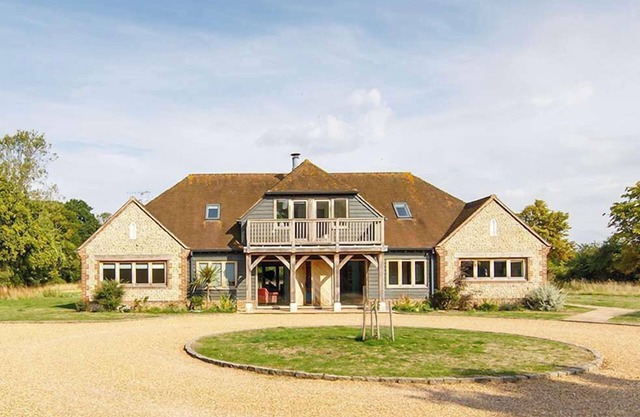 Barn-style Country Retreat Close to Marina