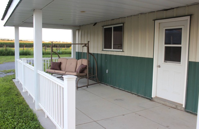 Barn Suite Overlooking Horse Arena