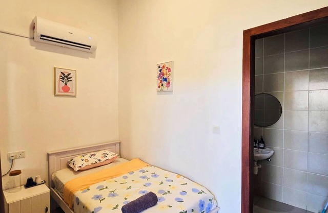 Barnett Georgetown Near Island Hospital (Room 1)