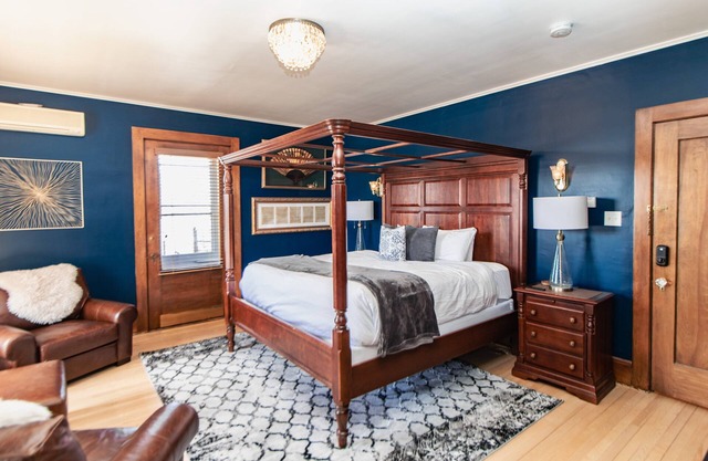 Barnum Suite w/ Jacuzzi Tub & Sauna