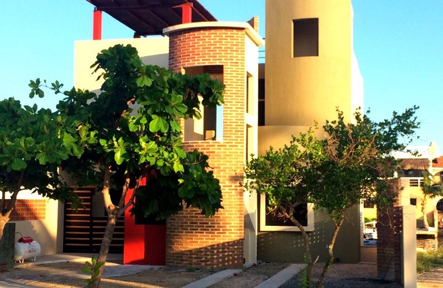 Haus am Wasser in der Barra de Navidad mit privatem Pool