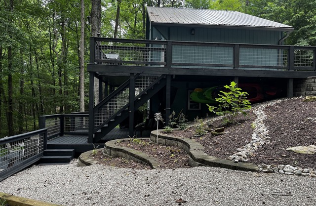 Barren Lake Waterfront Eclectic Cabin - Dock; 17 miles from Mammoth Cave