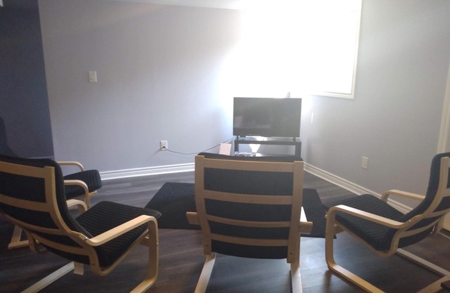 Barrie North Retreat - Great for work crews!