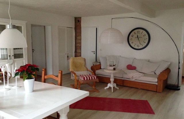 ** barrier-free ** an apartment without obstacles