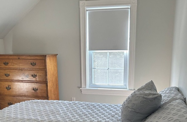 Barrington Farmhouse just minutes to Downtown Providence