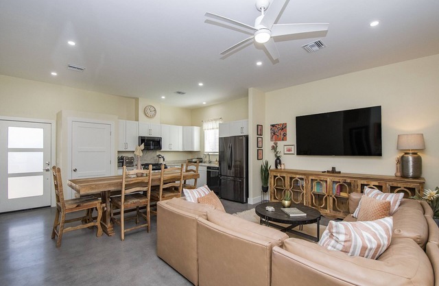 Barrio Star--New modern home minutes to Downtown Tucson