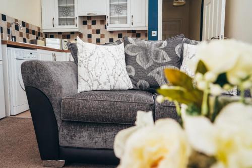 Barroon Castle Apartments, Near Airport, Free Parking, By DerBnB