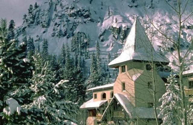 Basis des Squaw Valley, zu Fuß zum Aufzüge Village, Große Ausstattung