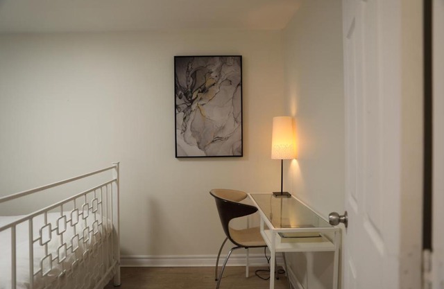 Basement Guesthouse near National Park and Montreal