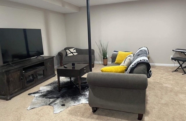 BASEMENT APARTMENT IN UPSCALE NEIGHBORHOOD. Perfect for traveling professional.