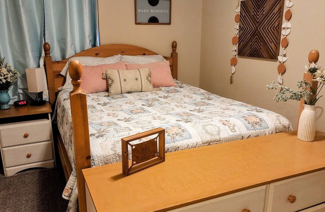 Keller Apartment - Schlafmöglichkeiten für 6 * 2 Schlafzimmer + Küche / Wäscheservice