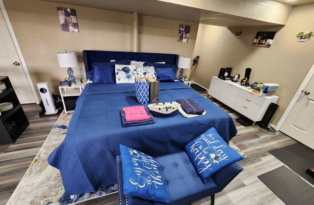 Basement Studio with private Entrance within walking distance from Gaylord hotel