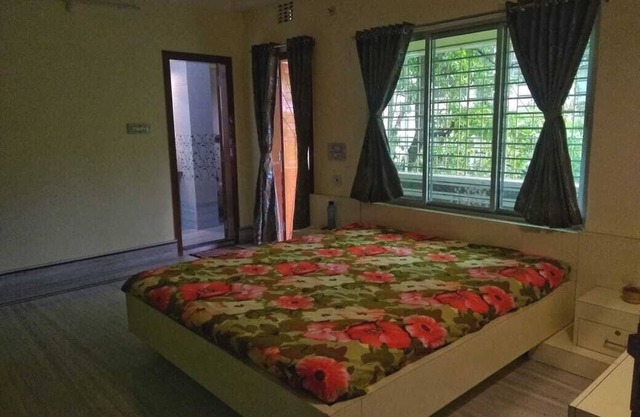 Bashundhara- Ein schönes, geräumiges Zimmer mit Bad und Balkon ...