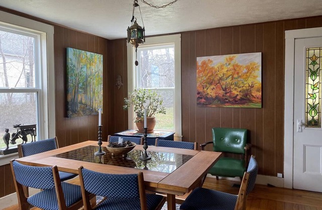 Basin view home w/art studio - steps to beach