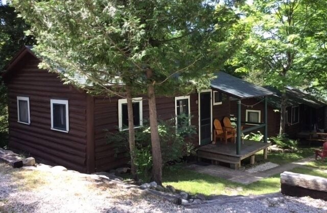 Kabine mit zwei Schlafzimmern im Les Cheneaux Landing Resort