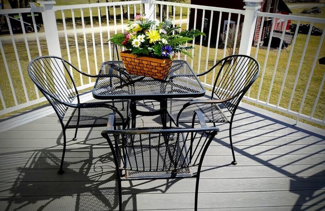 Bass Creek's Outback Quaint & Cozy