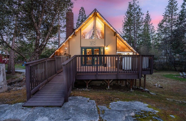 Bass Lake Chalet- A frame with hot tub/firepit