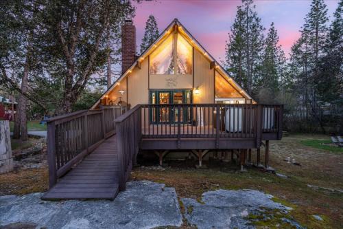 Bass Lake Chalet- A frame with hot tub/firepit
