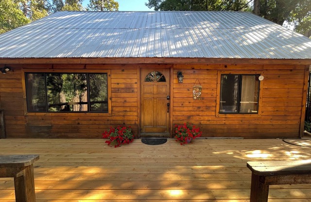Bass lake charming cabin with AC, WiFi