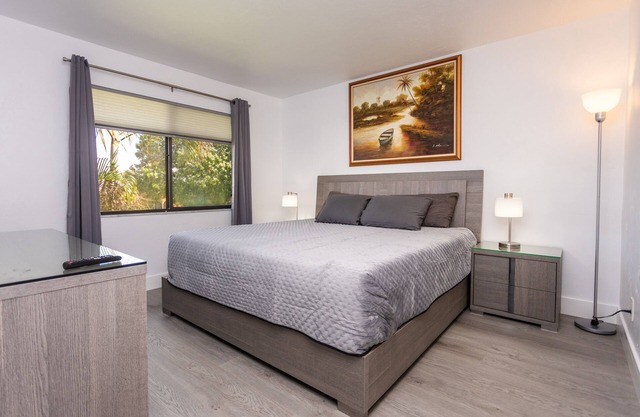Bass & Sun Condominium Pool View !!! 2/2 Bedroom