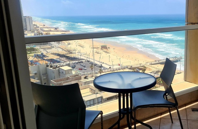 Bat Yam Center Free parking! Leonardo building.