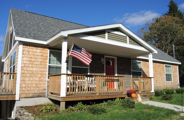 Bateman Cottage - New construction, under 10 min to Dreams Park, game room