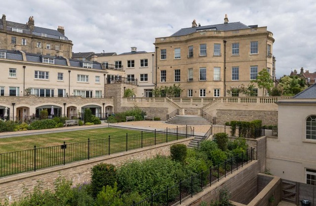 Bath Penthouse with amazing views and lift access