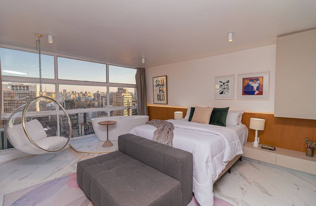 Bathtub with a view | AC | 32nd floor