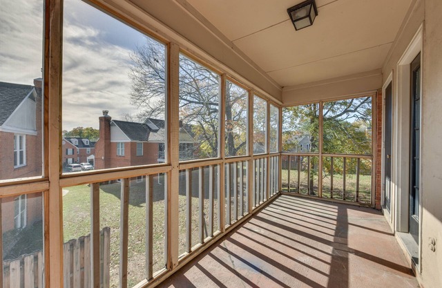 Baton Rouge Condo w/ Balcony, Fireplace & Pool!