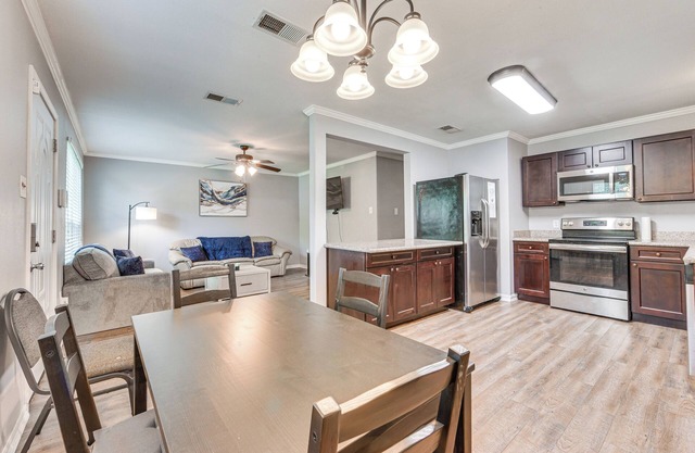 Baton Rouge Home w/ Yard ~ 14 Mi to Downtown!