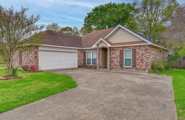 Baton Rouge Retreat w/ Patio, Grill & Fire Pit!