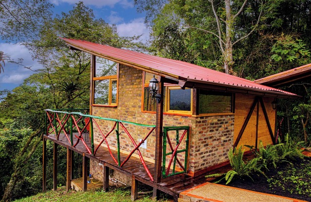 Baumhaus Bamboo / Cabaña rústica con jacuzzi privado
