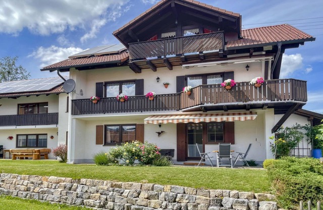 Wohnung in Oberbayern mit Ofen und Terrasse