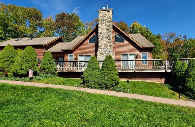 Bavarian Farm - Custom-built 3 bdrm home w/ breathtaking views near Cooperstown
