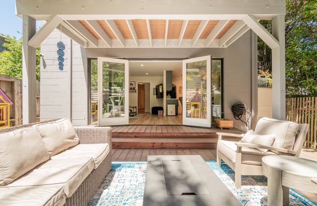 Bay Area Getaway -The Best in Downtown Mill Valley - Stylish Home w/Yard FirePit