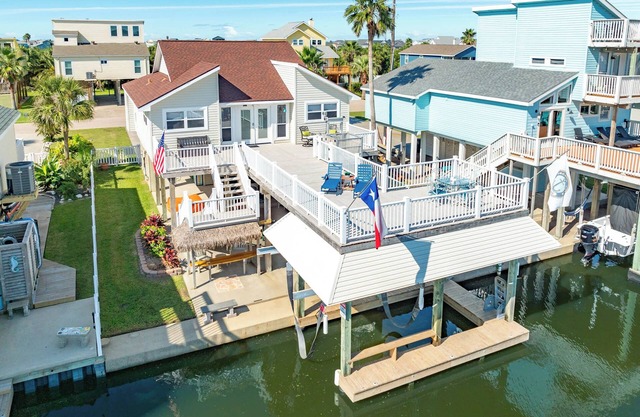 Bay & Beach Activities Galore, Stunning Decor, Boat Slip!