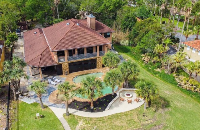 Gorgeous Gulf front estate-Heated Pools, Private Pier, walk to the Boardwalk