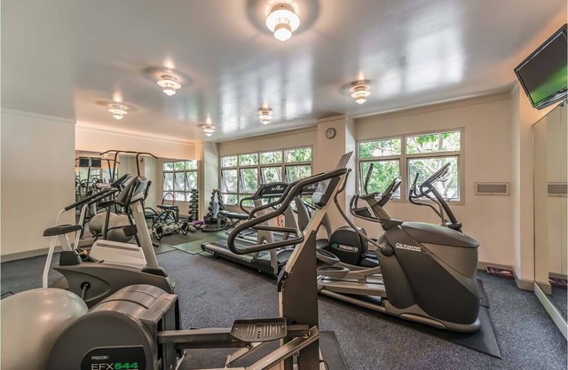 Bay bridge sunrise views - 2 bedroom condo