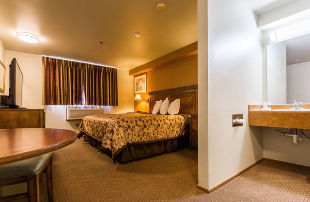 Bay City Inn