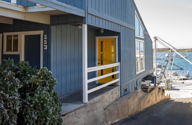 Bay Front Home w/ views of the rock & back bay & quick walk to waterfront shops