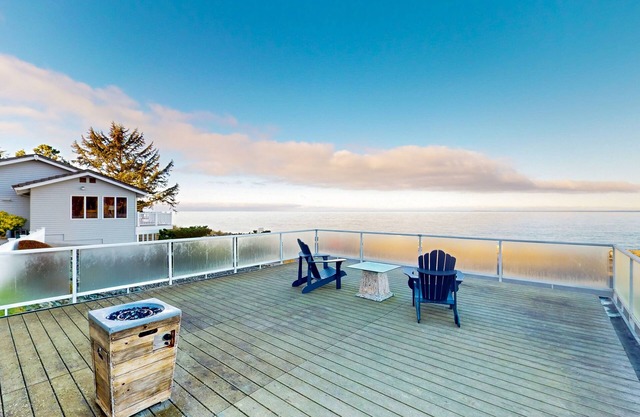 Bay-Front-Vermietung mit Blick und Whirlpool, gegenüber vom Strand