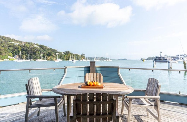 Bay of Islands 2 Bedrooms On The Water-The Landing