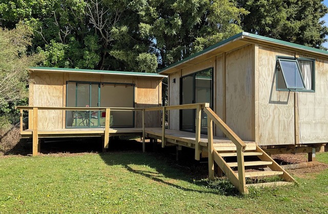 Bay Of Islands. Private Farm cabins with farm views. Family, dog, boat friendly